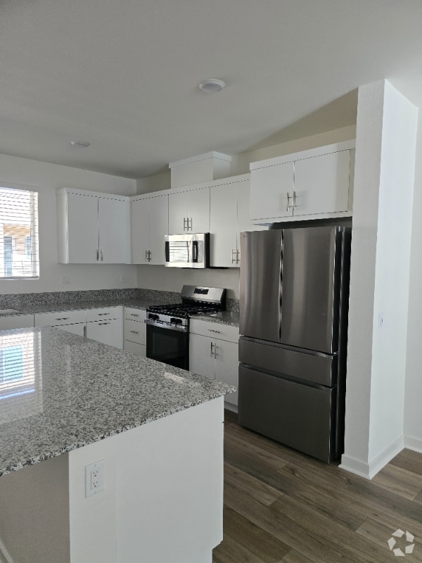Building Photo - 5350 Seacliff Pl