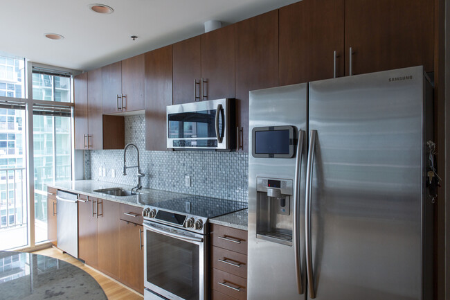 Kitchen - 923 Peachtree St NE