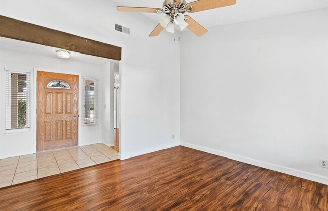 Building Photo - 9517 Helio Dr