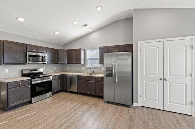 Building Photo - 221 Parker Pl