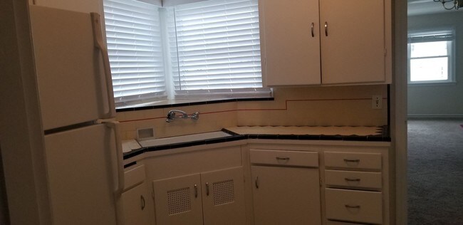 Building Photo - Upper level apartment in Downtown Vallejo