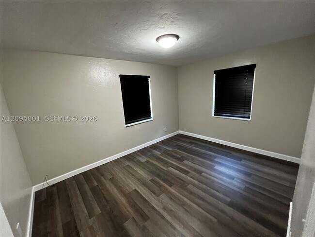Foto del edificio - 816 Beech Rd