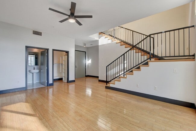 Building Photo - Loft 5 #310- Stunning 1Bd/2.5Ba Two Level ...