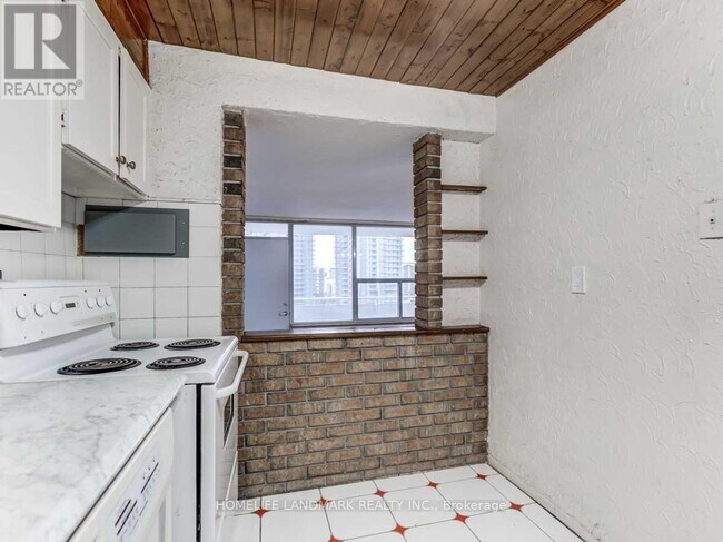 Building Photo - 10-1610 Parkway Forest Dr