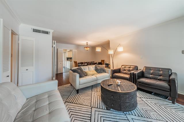 Foto del edificio - 10100 Regal Park Ln