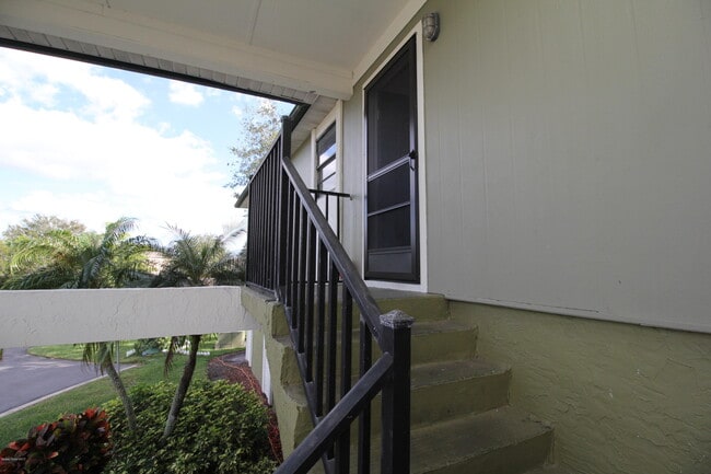 Building Photo - 2240 Flower Tree Cir