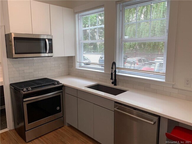 Building Photo - 256 Edwards St