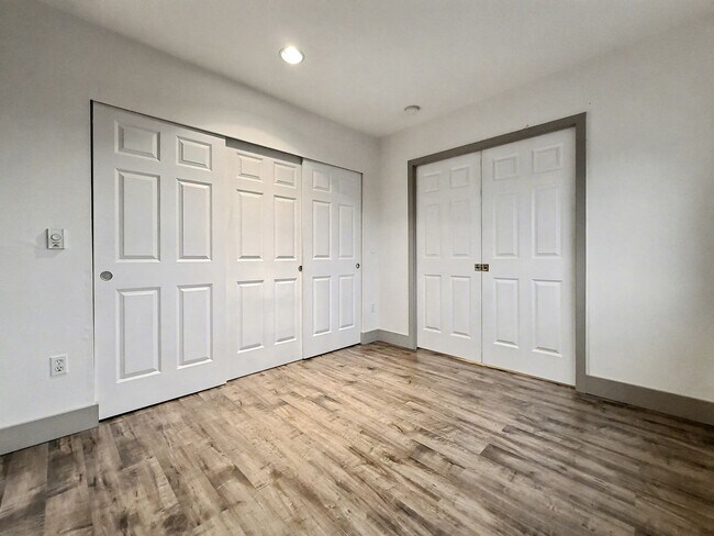 Foto del edificio - Beautiful Queen Anne Condo with Puget Sound Views & Secure Parking!