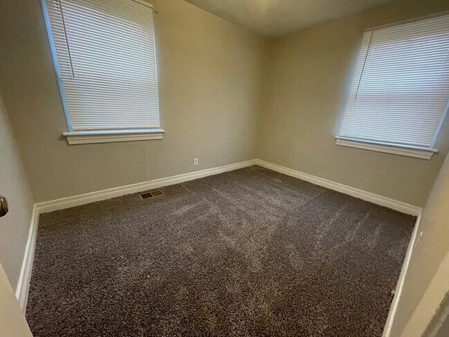 Building Photo - 2BD/1BA Single Family Home