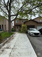 Building Photo - 65 Hewitt Crescent