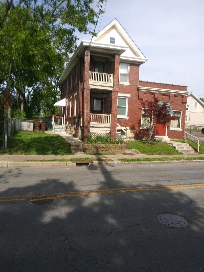 Foto del edificio - 4819 Forest Ave