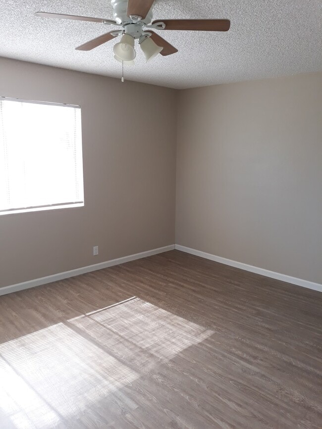 Building Photo - 3 Bed/ 1 Bath San Pedro **$2495**
