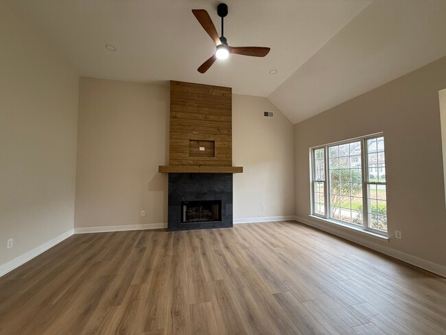 Building Photo - 2539 Springs Dr