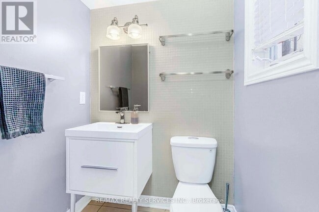 Building Photo - 46 Oakmeadow Dr