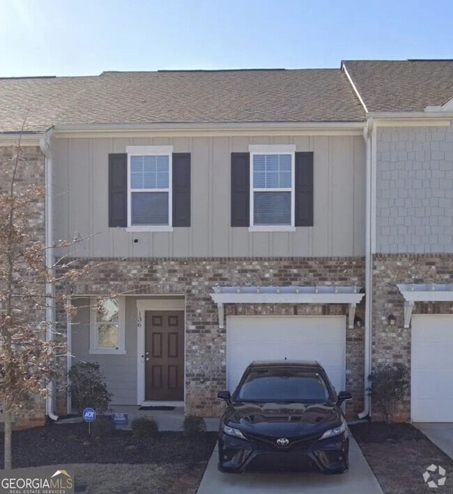 Building Photo - 136 Swindon Dr