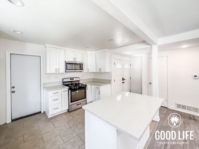 Foto del edificio - 16691 Newland St