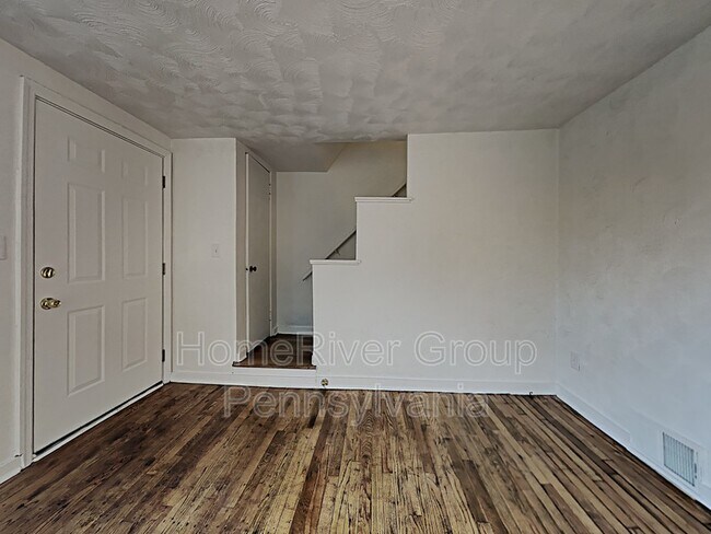 Foto del edificio - 8052 Lincoln Rd