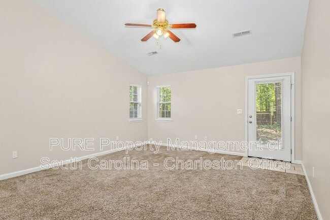 Building Photo - 3372 Wayland Dr