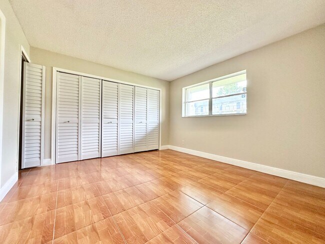 Building Photo - 8001 Fairview Dr