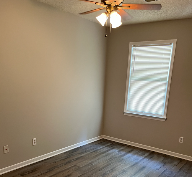 Building Photo - 383 Hw417