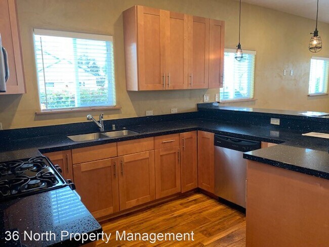 Foto del edificio - 3 br, 2 bath House - 760 Trinity Avenue