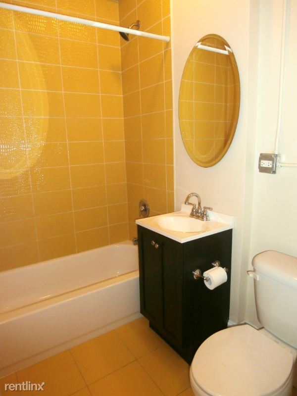 Building Photo - 1204 W Granville Ave