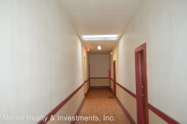 Building Photo - 1 br, 1 bath House - 207 W Main St