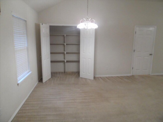 Foto del edificio - 3613 Ellis Ave