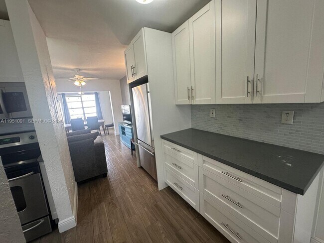 Foto del edificio - 1728 Rodman St