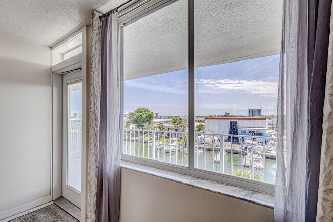 Foto del edificio - 108 Paradise Harbour Blvd