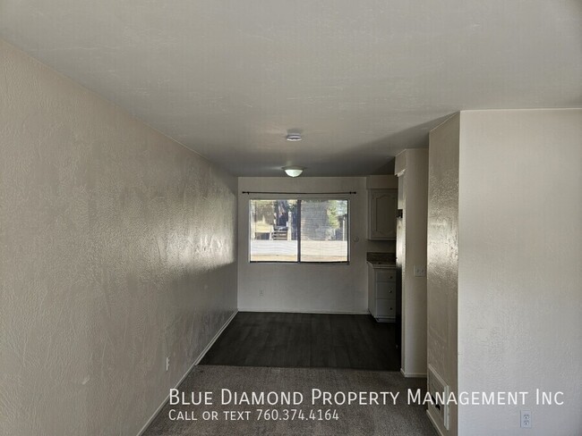 Building Photo - Spacious 2 BR, 1.5 BA in Del Mar Palms