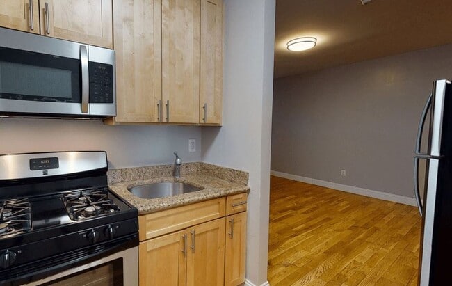 Building Photo - 83 Hamilton Pl