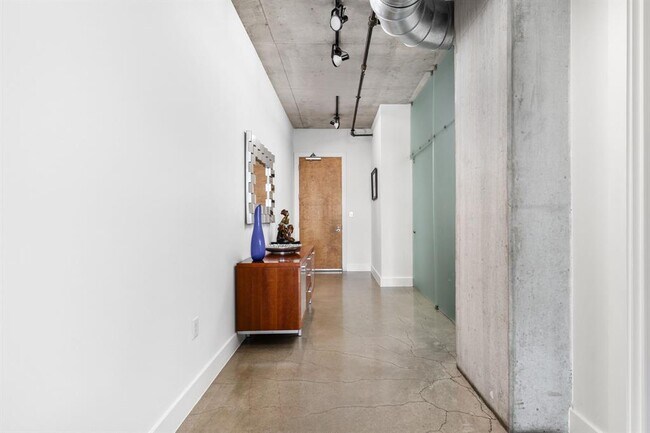 Foto del edificio - 800 W 5th St