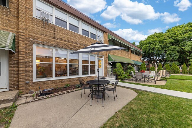 Foto del edificio - 2713 W Balmoral Ave