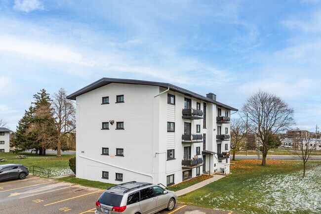 Photo du bâtiment - 75 Milford Avenue & 421-429 Barrie Place