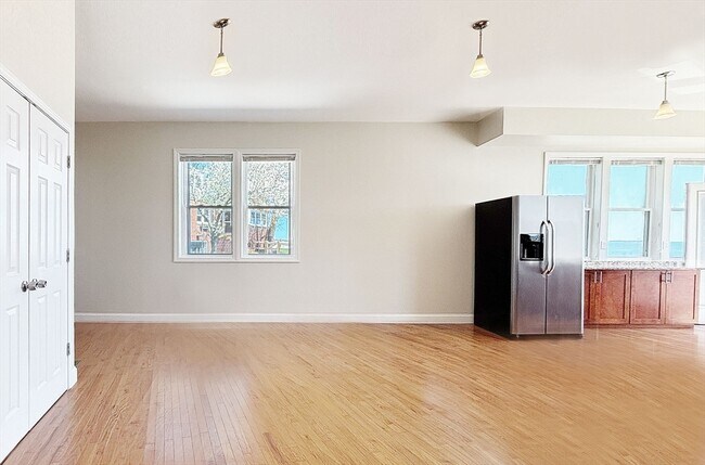 Foto del edificio - 1043 Winthrop Ave