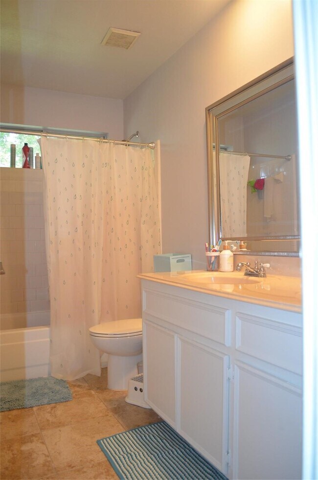 Building Photo - 4635 Meadow Green Dr