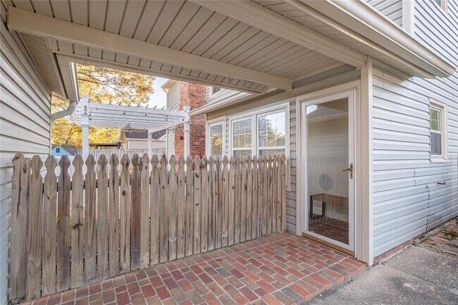 Foto del edificio - 149 Ledyard Dr