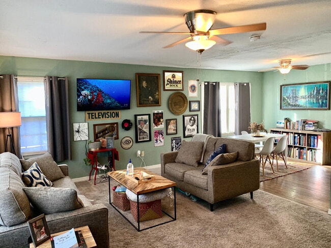 Building Photo - Cozy Two Bedroom - Tech Terrace! Summer 2026