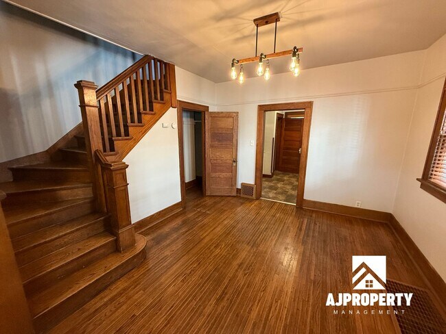 Foto del edificio - 225 N Spring Ave