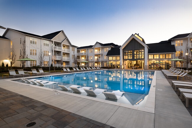 Building Photo - Highlands at Sweetwater Creek