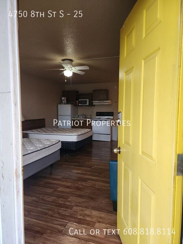 Foto principal - 4750 8th St S