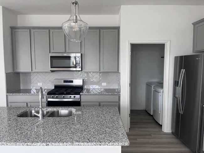 Foto del edificio - 8519 Sommery Ln
