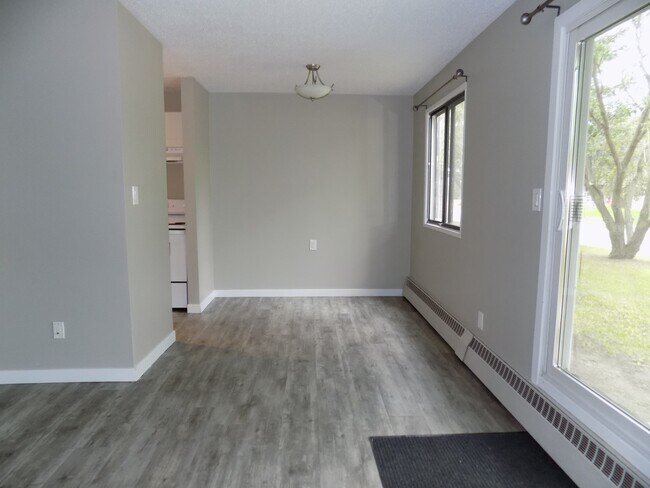 Photo du bâtiment - 8111-8196 StreetBlock B - 333