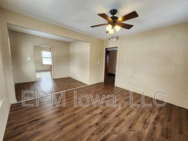 Foto del edificio - 604 W Seerley Blvd