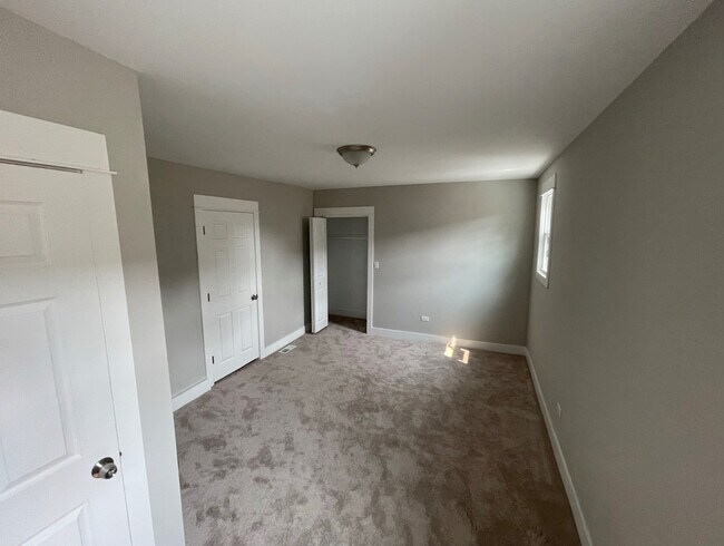 Building Photo - 236 W 110th Pl