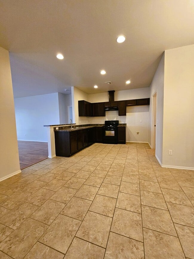 Photo - (3) Bed/(2) Bath with Storm Shelter Avail NOW! House