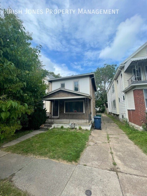 Primary Photo - 127 Merrimac St
