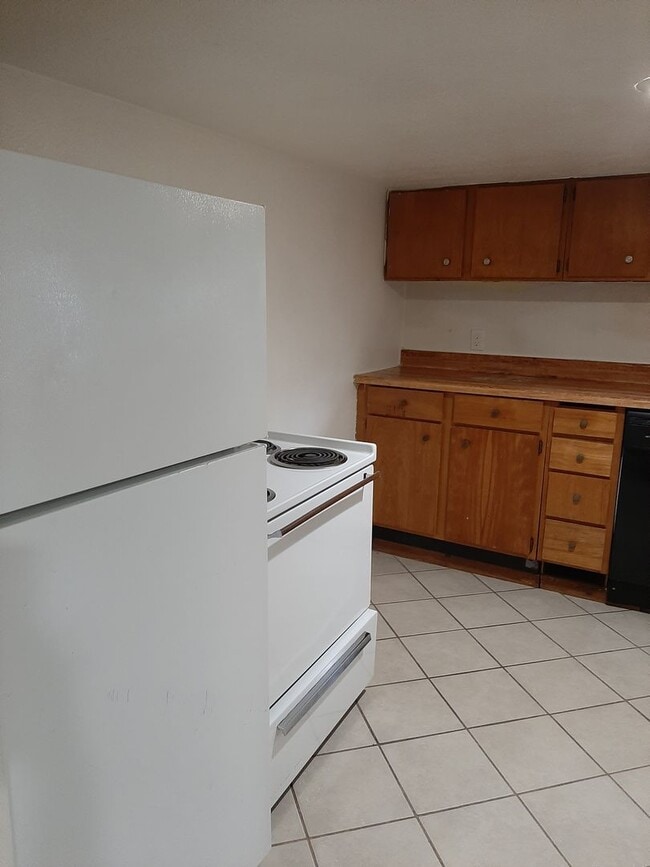 Building Photo - (2006 7th Avenue)