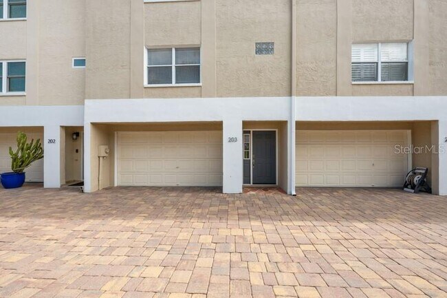 Building Photo - 1109 Pinellas Bayway S